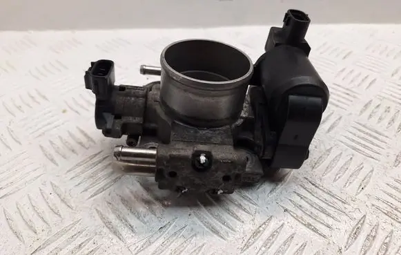 Toyota Auris 150 Throttle valve 261000R011