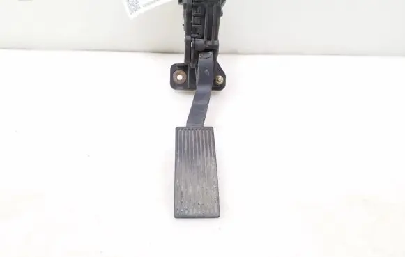 Nissan Pathfinder R51 Accelerator throttle pedal 18002EB400