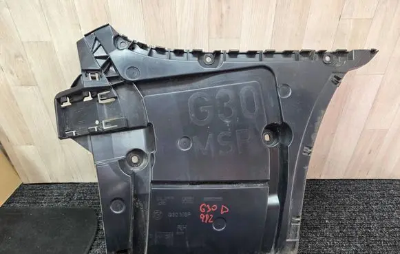 Rear bumper mounting bracket
