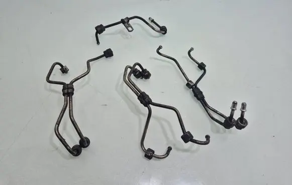 Volvo XC60 Fuel injector supply line/pipe 