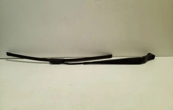 Nissan X-Trail T32 Front wiper blade arm