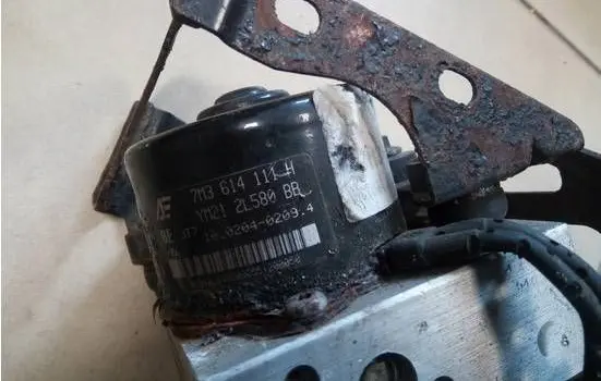Volkswagen Golf IV ABS Pump 1J0907379P 7M3614111H NE5717