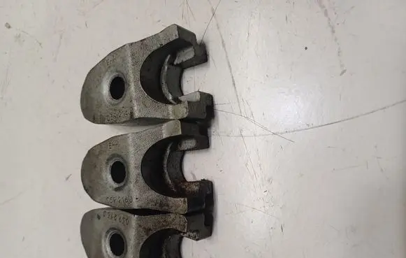 Audi A6 S6 C7 4G Fuel Injector clamp holder 059216J