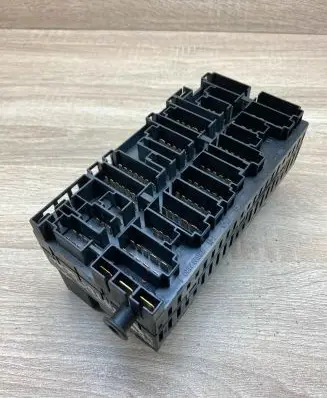 Volkswagen Transporter - Caravelle T4 Fuse module 357937039 Used