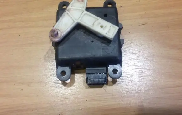 Nissan Almera N16 Air flap motor/actuator 3G24030820