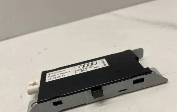 Audi A4 Allroad B8 Aerial antenna amplifier 8K9035225