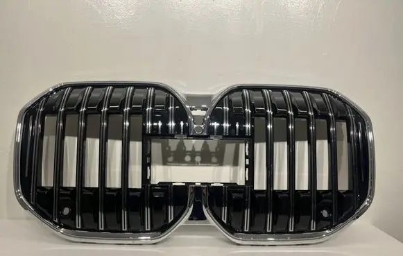 BMW 7 G70 Front bumper upper radiator grill 5113188013