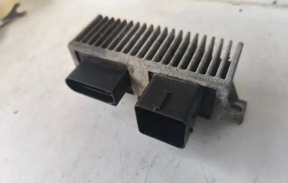Opel Vivaro Glow plug pre-heat relay 271206395R