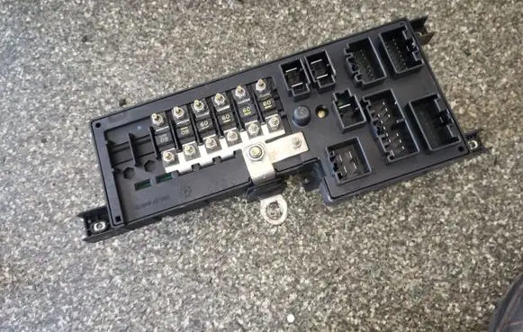Volvo S80 Fuse module 8645364