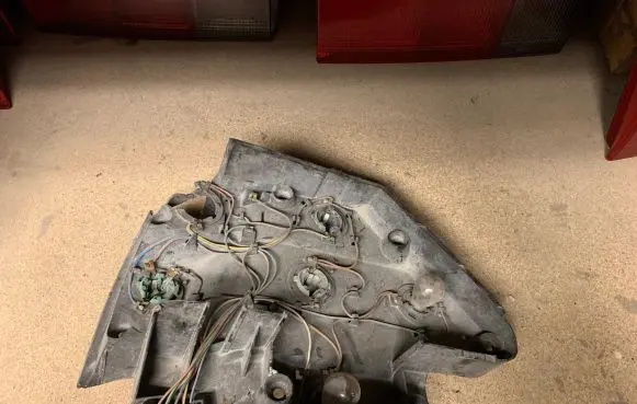 Mercedes-Benz S W140 Tail light bulb cover holder