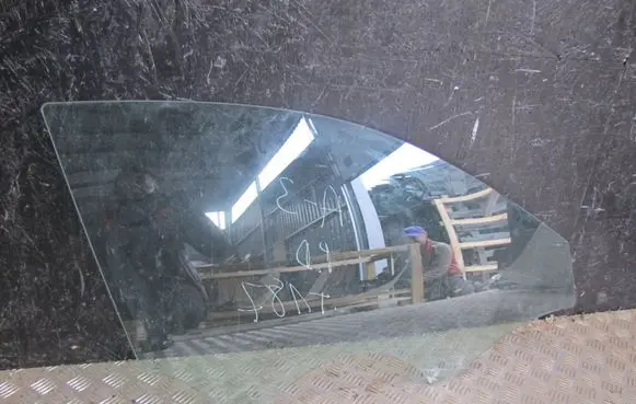 Audi A3 S3 8V Front door window glass four-door