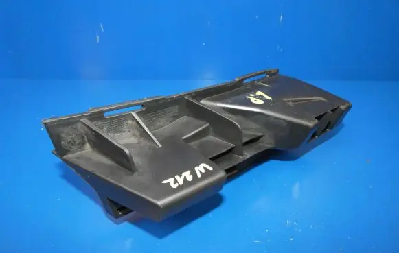 Mercedes-Benz E W212 Front bumper mounting bracket A2128852565