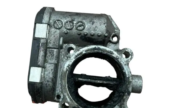 Volvo V70 Throttle valve 8692720 68311 06W106