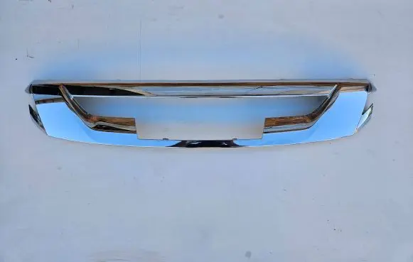 Isuzu D-Max Front bumper upper radiator grill D-MAX