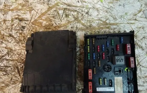 Volkswagen PASSAT B6 Fuse box set 3C0937125