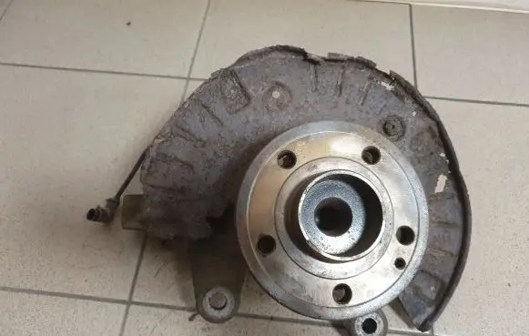 Mercedes-Benz Vito Viano W639 Front wheel hub