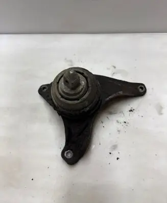 BMW 5 E39 Engine mounting bracket 1096080