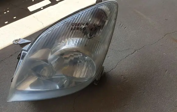Toyota Corolla Verso E121 Headlight/headlamp