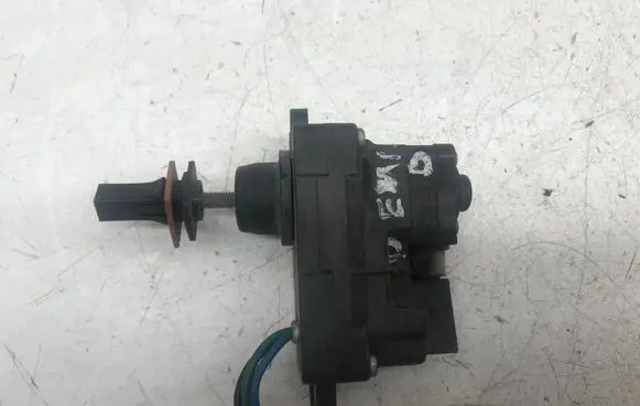 Mazda Demio Headlight level adjustment motor 8K17 DC205122X9