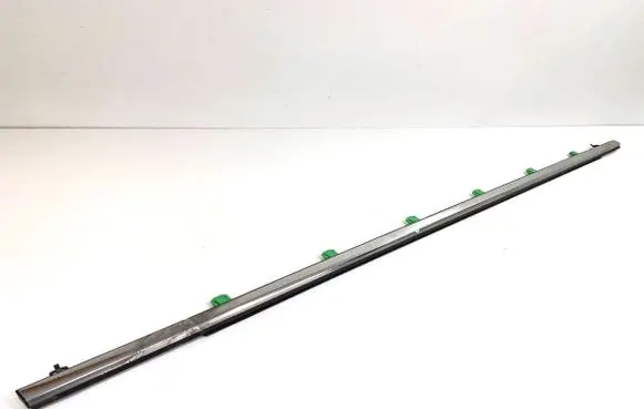 Honda CR-V Front door glass trim molding 