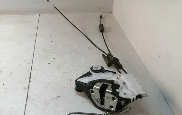 Honda HR-V Front door lock M8511120M2 170406