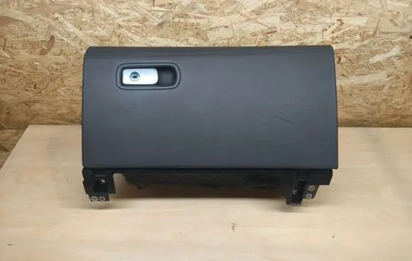 Glove box