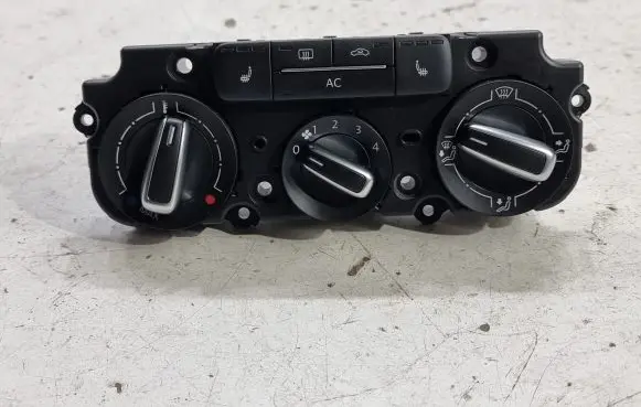 Volkswagen Jetta VI Climate control unit 5C0820047Q