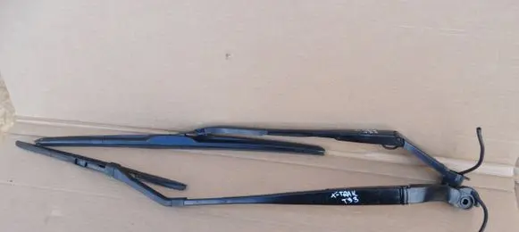 Nissan X-Trail T33 Front wiper blade arm