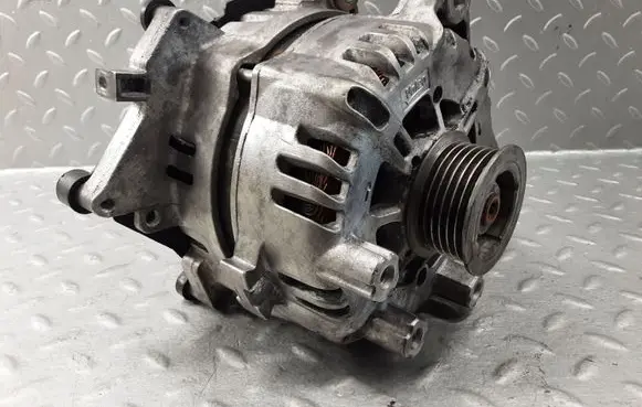 Land Rover Defender Generator/alternator LR157915 L8B211A240BB