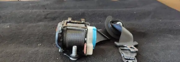 Opel Insignia B Front seatbelt 23465047 565485871 H1193390000017