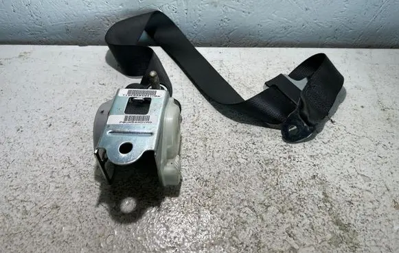 Dodge Challenger Rear seatbelt P0UX54XDVAG