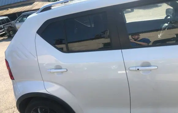 Suzuki Ignis Rear door