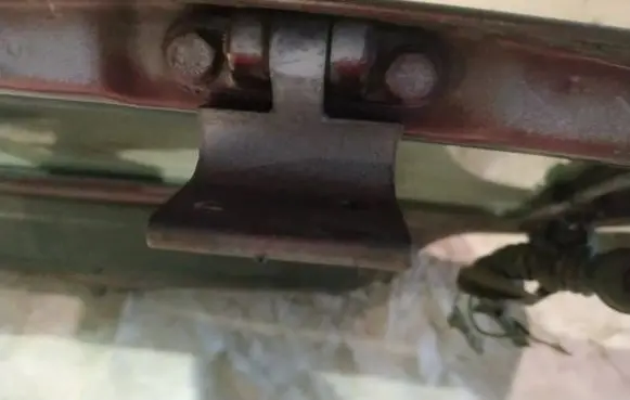 Tailgate/trunk/boot hinge