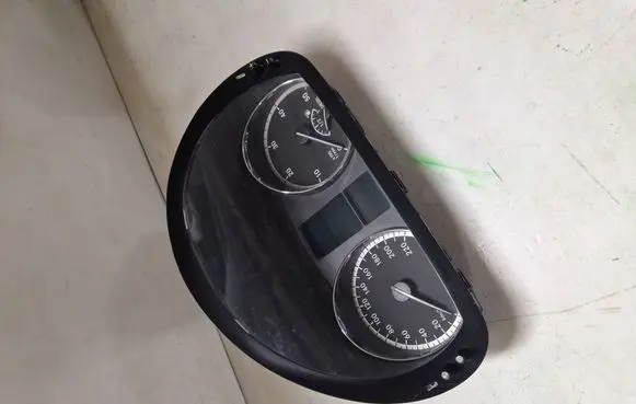 Speedometer (instrument cluster)
