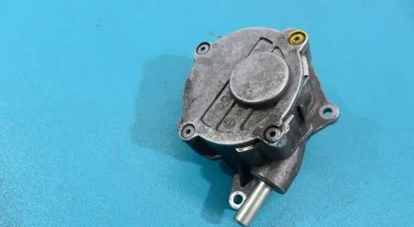 Jeep Grand Cherokee (WK) Vacuum pump A6422300165 IMPRK814462