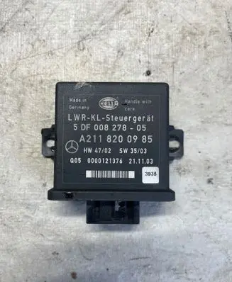 Mercedes-Benz E W211 Light module LCM 5DF00827805 0000121376 A2118200985