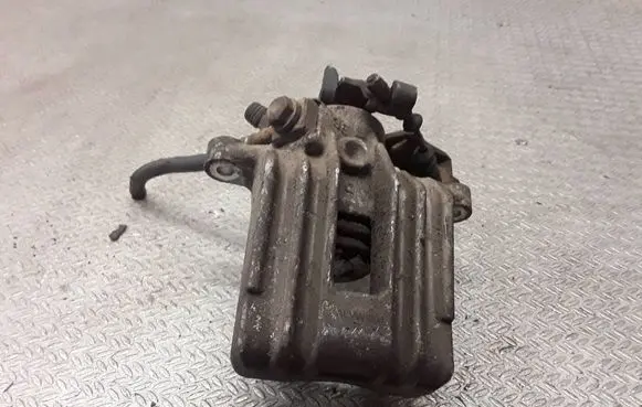 Volkswagen Golf IV Rear brake caliper