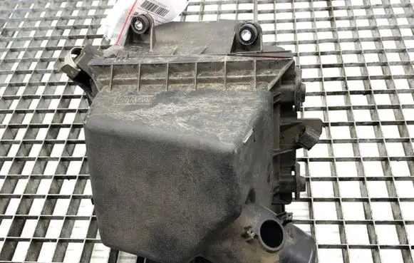 Toyota RAV 4 (XA40) Air filter box 17705-36110