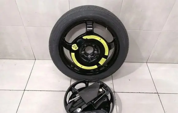 Mercedes-Benz CLS C218 X218 R18 spare wheel A2124000202