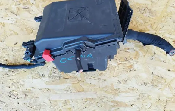 Citroen C5 Aircross Fuse module 9804846880