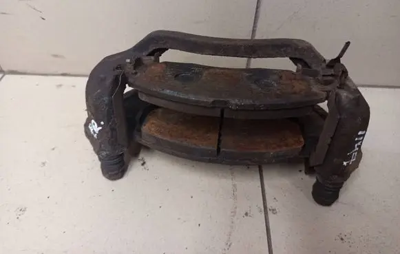 Nissan Pathfinder R51 Front brake caliper 