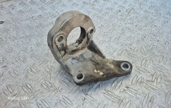 Opel Insignia A Driveshaft support bearing bracket 55560072