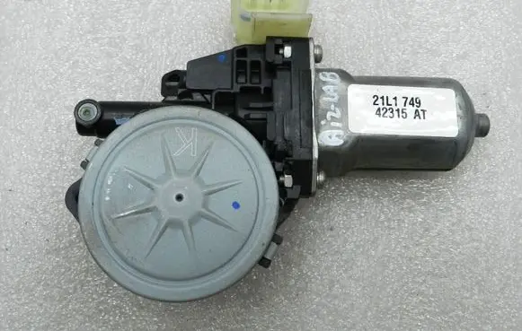 Nissan X-Trail T32 Rear door window regulator motor 827301BA0A