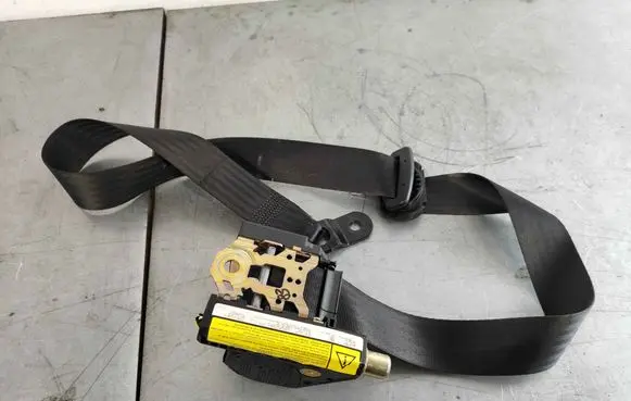 Maserati Quattroporte Front seatbelt 67722990