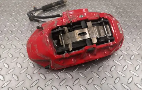 Chevrolet Corvette C7 Front brake caliper 84200801