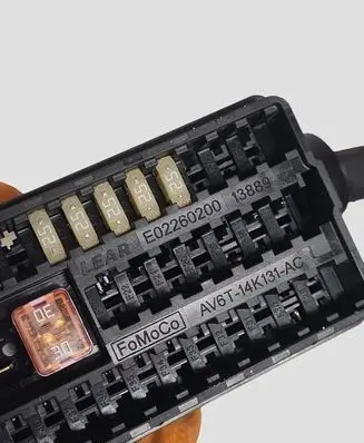 Volvo V40 Fuse box set AV6T14K131AC E02260200 13889