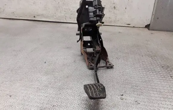 Mazda CX-7 Brake pedal 