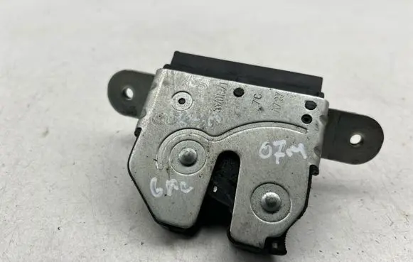 Opel Corsa D Tailgate/trunk/boot lock/catch/latch 55701971