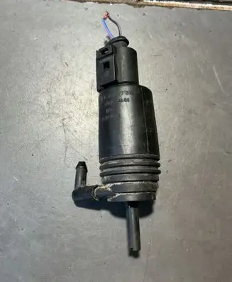 BMW 5 E60 E61 Windscreen/windshield washer pump 8377612 23557610
