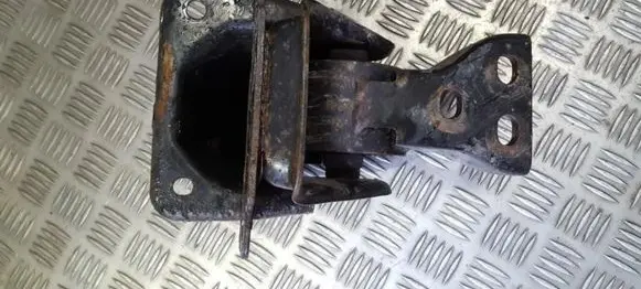 KIA Carnival Engine mount bracket 39070